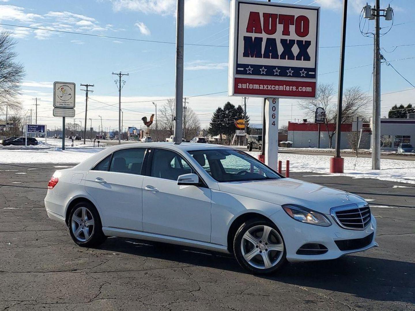 2014 Polar White /Silk Beige/Espresso Brown Mercedes-Benz E-Class E350 Sedan (WDDHF5KB9EA) with an 3.5L V6 DOHC 24V engine, 7-Speed Automatic transmission, located at 234 Columbia Ave, Battle Creek, MI, 49015, (269) 222-0088, 42.298264, -85.192543 - Introducing the 2014 Mercedes-Benz E-Class E350, a hallmark of luxury and performance. This refined sedan seamlessly combines sophisticated design with dynamic capabilities, making it an ideal choice for discerning drivers. Equipped with a robust V6, 3.5L engine, the E350 delivers a smooth yet power - Photo#0