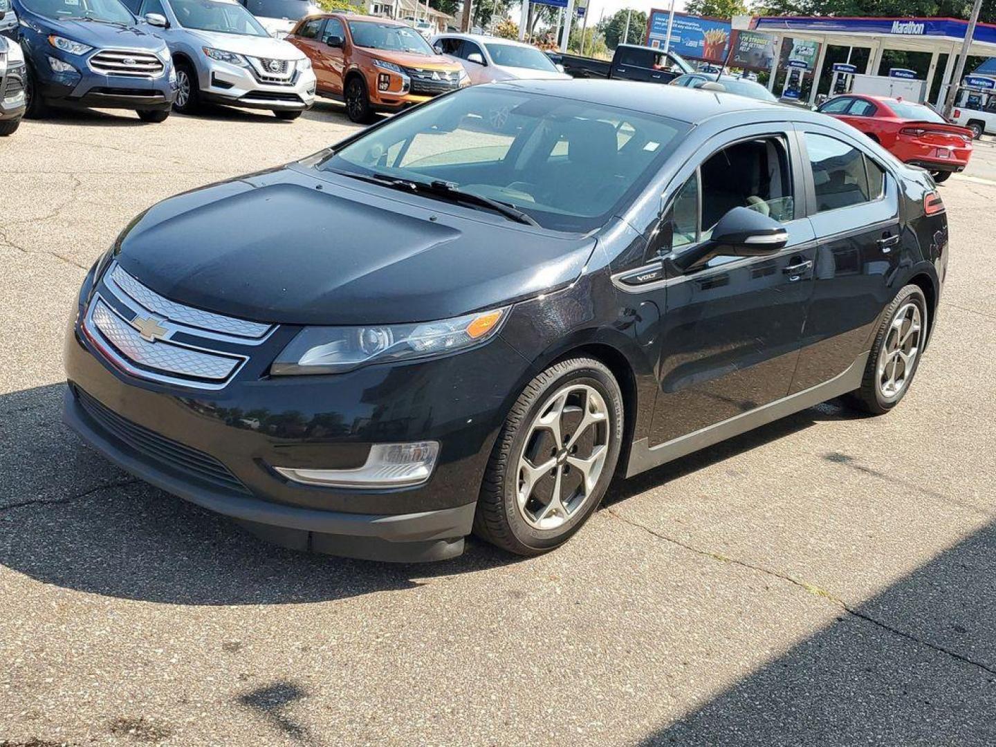 2015 Black /Jet Black/Dark Accents Chevrolet Volt Premium (1G1RB6E47FU) with an ELECTRIC engine, Continuously Variable Transmission transmission, located at 234 Columbia Ave, Battle Creek, MI, 49015, (269) 222-0088, 42.298264, -85.192543 - <b>Vehicle Details</b><br>Discover exceptional efficiency and premium comfort with our 2015 Chevrolet Volt Premium, now available at our dealership. This forward-thinking hybrid vehicle combines an electric motor with front-wheel drive, delivering an impressive blend of performance and eco-friendlin - Photo#3