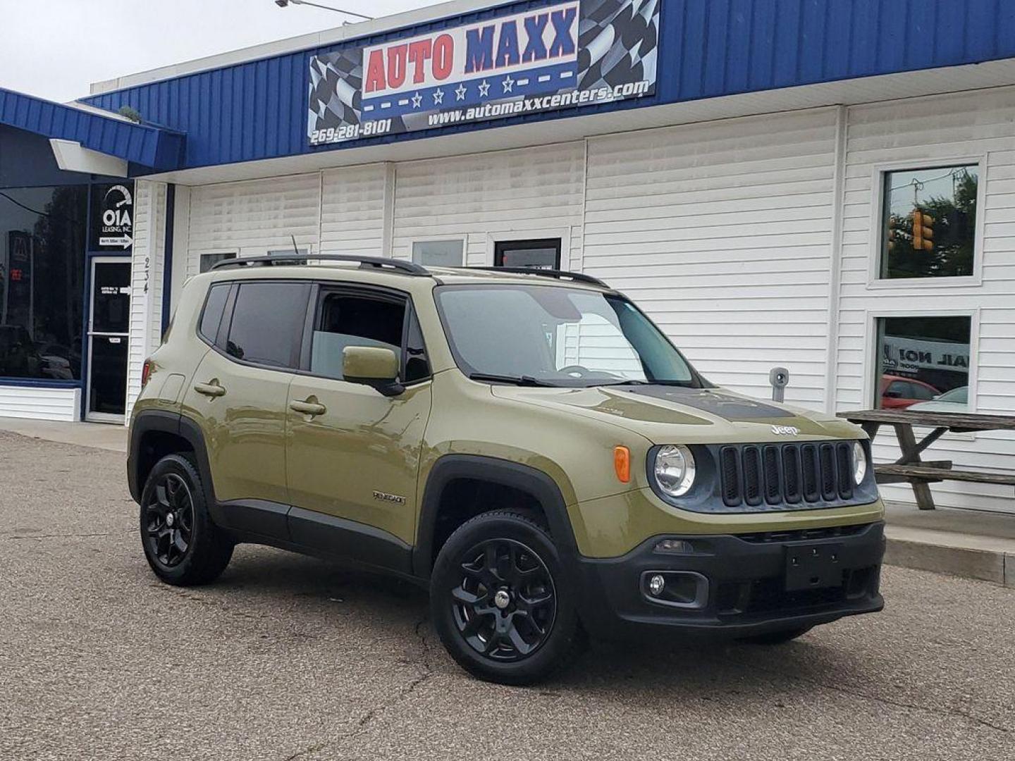 2015 Commando /Black Jeep Renegade Latitude 4WD (ZACCJBBT2FP) with an 2.4L L4 engine, 6-Speed Manual transmission, located at 234 Columbia Ave, Battle Creek, MI, 49015, (269) 222-0088, 42.298264, -85.192543 - <b>Vehicle Details</b><br>Experience the perfect blend of rugged capability and modern convenience with this 2015 Jeep Renegade Latitude. Equipped with a robust 4WD system, this versatile SUV is ready to tackle any terrain, making it an ideal choice for both urban adventures and off-road excursions. - Photo#0