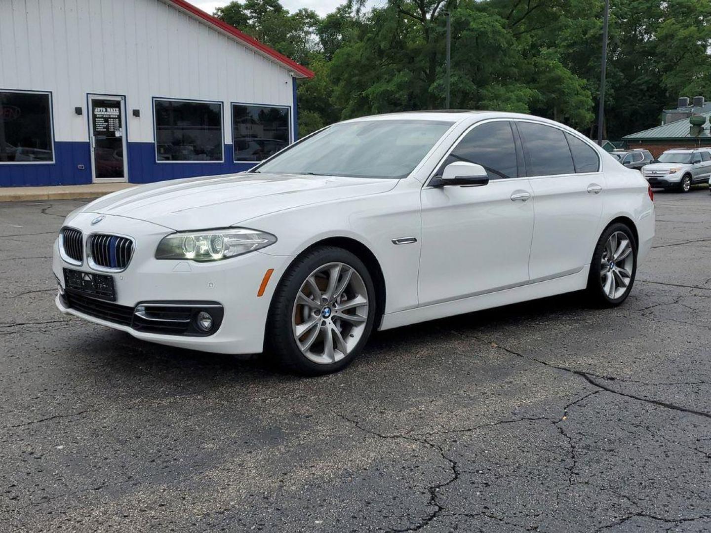 2016 Alpine White /Venetian Beige/Black w/Exclusive Stitching BMW 5-Series 535i xDrive (WBA5B3C50GG) with an 3.0L L6 DOHC 24V engine, 8A transmission, located at 6064 Gull Rd, Kalamazoo, MI, 49048, (269) 222-0088, 42.328388, -85.512924 - <b>Vehicle Details</b><br>Experience the perfect blend of performance, luxury, and technology with this exceptional 2016 BMW 5 Series 535i xDrive. This sophisticated sedan is powered by a robust L6, 3.0L engine, delivering exhilarating performance and remarkable efficiency. The xDrive all-wheel-driv - Photo#1