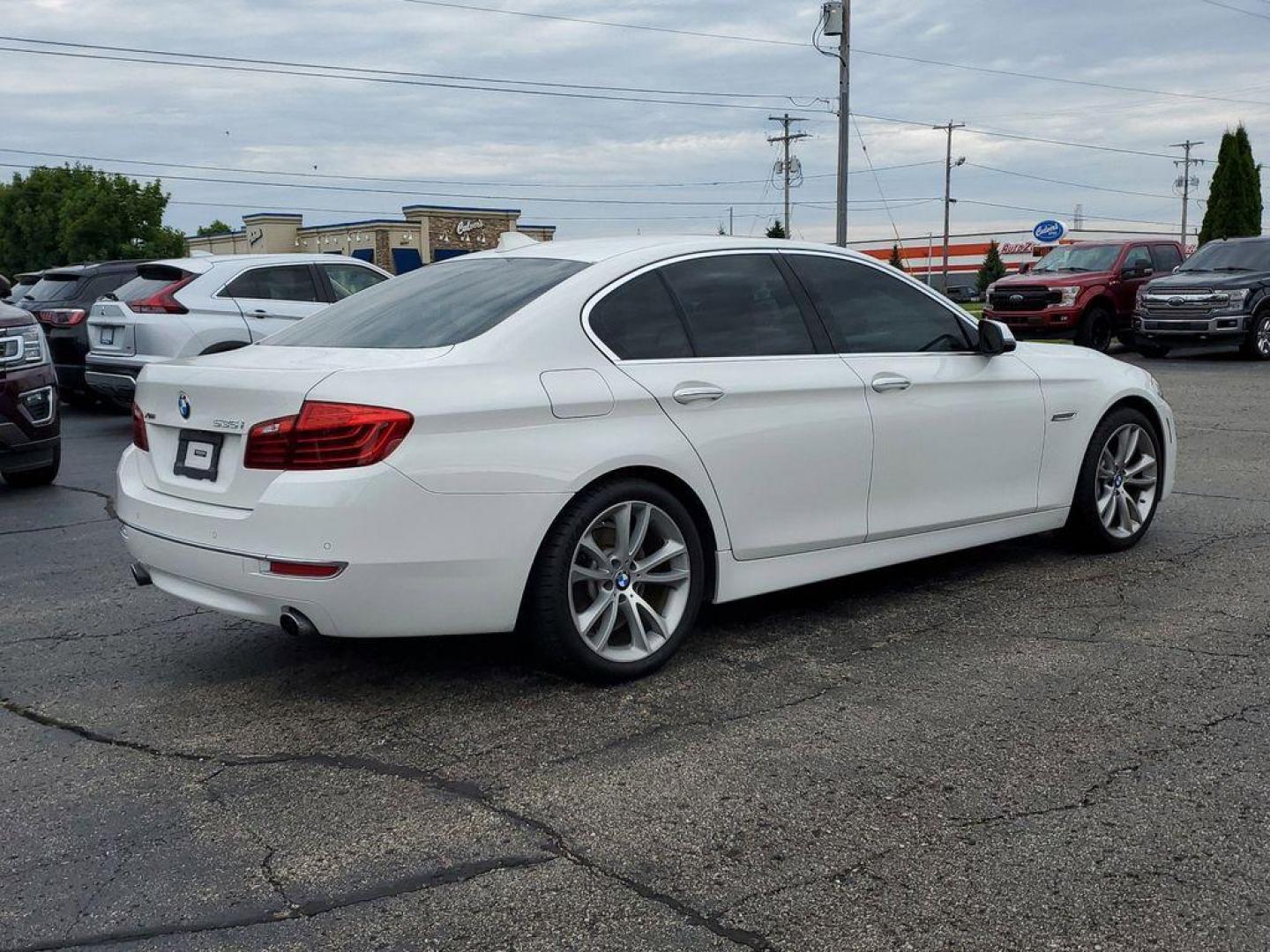 2016 Alpine White /Venetian Beige/Black w/Exclusive Stitching BMW 5-Series 535i xDrive (WBA5B3C50GG) with an 3.0L L6 DOHC 24V engine, 8A transmission, located at 6064 Gull Rd, Kalamazoo, MI, 49048, (269) 222-0088, 42.328388, -85.512924 - <b>Vehicle Details</b><br>Experience the perfect blend of performance, luxury, and technology with this exceptional 2016 BMW 5 Series 535i xDrive. This sophisticated sedan is powered by a robust L6, 3.0L engine, delivering exhilarating performance and remarkable efficiency. The xDrive all-wheel-driv - Photo#3