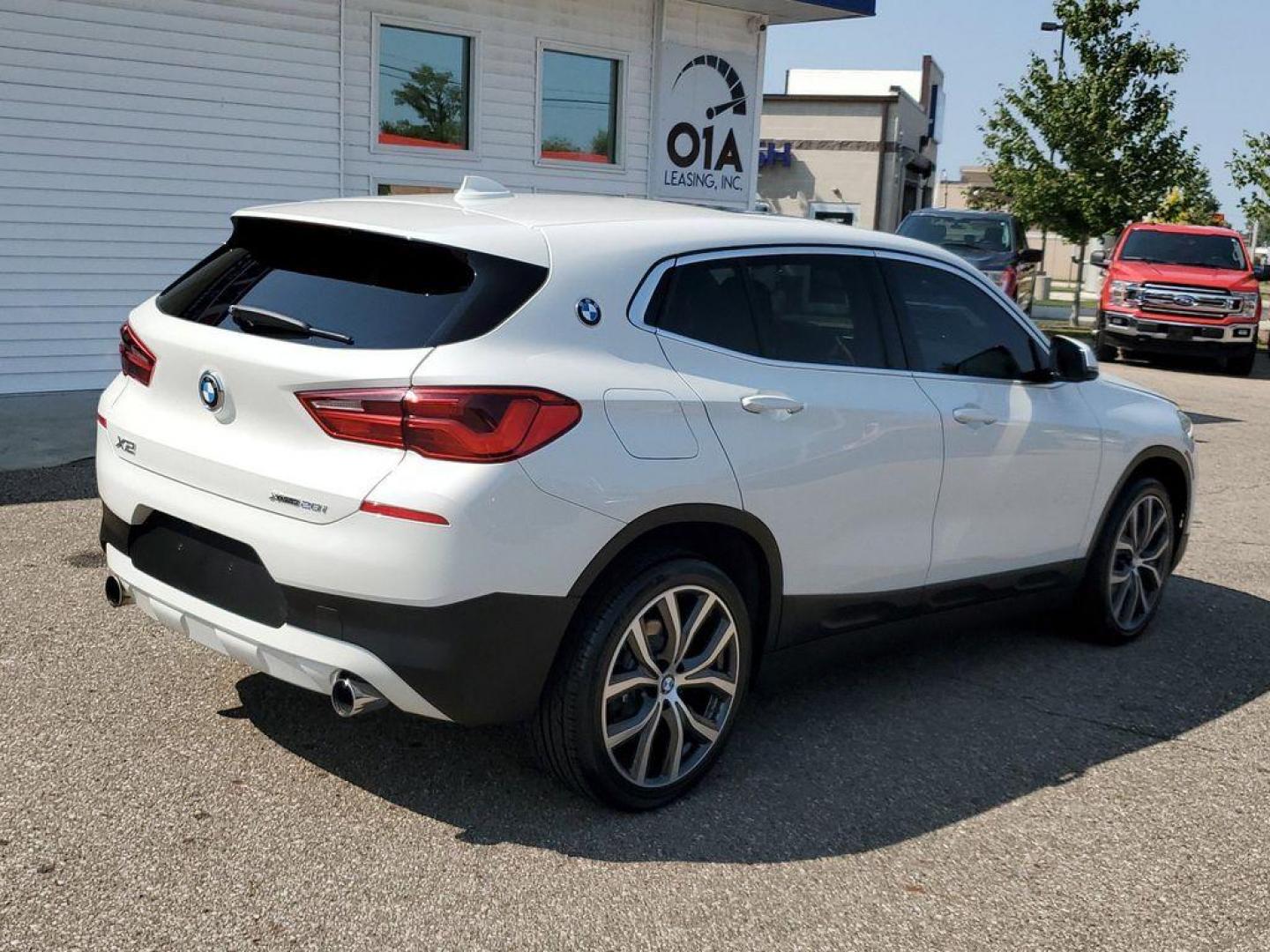 2018 Alpine White /Black BMW X2 xDrive28i (WBXYJ5C35JE) with an 2.0L L4 DOHC 16V engine, 8A transmission, located at 234 Columbia Ave, Battle Creek, MI, 49015, (269) 222-0088, 42.298264, -85.192543 - <b>Vehicle Details</b><br>Experience the thrill of driving with this stunning 2018 BMW X2 xDrive28i! This exceptional compact SUV combines BMW's hallmark performance and luxury, featuring a powerful 2.0L 4-cylinder engine and advanced all-wheel drive (AWD) system. Whether you're navigating city stre - Photo#1