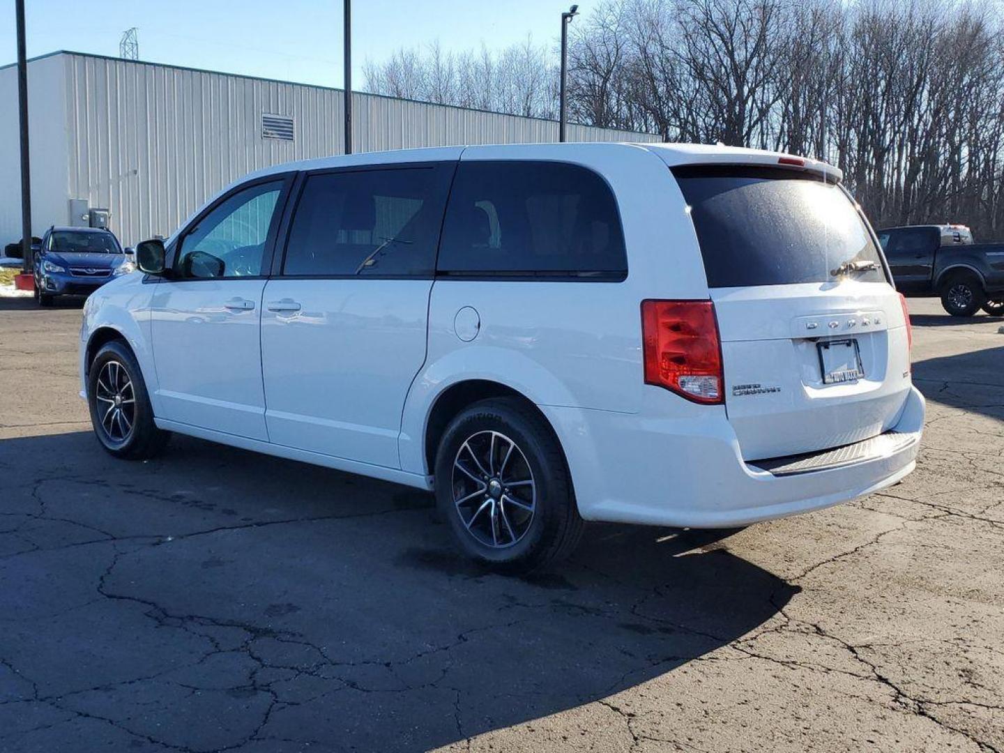 2018 White Knuckle Clearcoat /BLACK Dodge Grand Caravan SE (2C4RDGBG7JR) with an 3.6L V6 DOHC 24V engine, 6A transmission, located at 6064 Gull Rd, Kalamazoo, MI, 49048, (269) 222-0088, 42.328388, -85.512924 - Discover the perfect blend of power, versatility, and comfort with this stunning 2018 Dodge Grand Caravan SE! Equipped with a robust V6, 3.6L engine and front-wheel drive, this minivan is engineered to handle your everyday adventures with ease and efficiency. Whether you're navigating city streets o - Photo#2