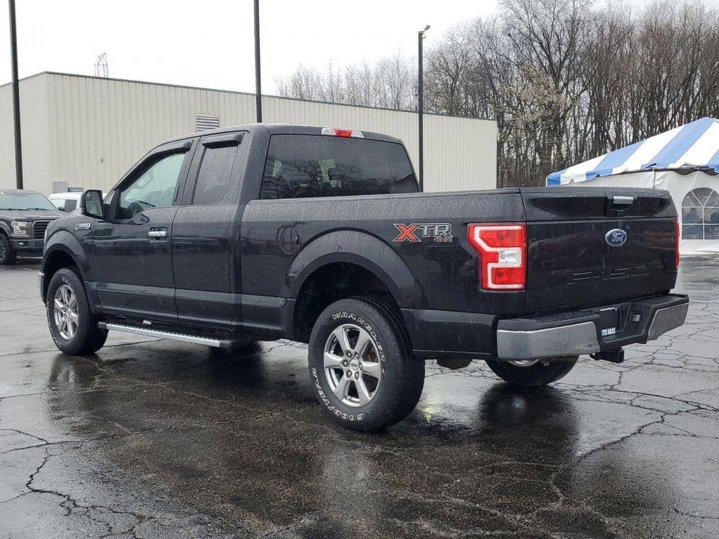 2018 Shadow Black /Medium Earth Grey Ford F-150 XL SuperCab 6.5-ft. Bed 2WD (1FTEX1EB8JF) with an 3.3L V6 DOHC 24V engine, 6A transmission, located at 6064 Gull Rd, Kalamazoo, MI, 49048, (269) 222-0088, 42.328388, -85.512924 - <b>Vehicle Details</b><br>Looking for a reliable and powerful truck? Look no further than this pre-owned 2018 Ford F-150 XLT with only 58146 miles on it! This truck comes equipped with 4WD and a V6, 3.3L engine, providing you with the strength and capability you need for any task. Stay entertained - Photo#2