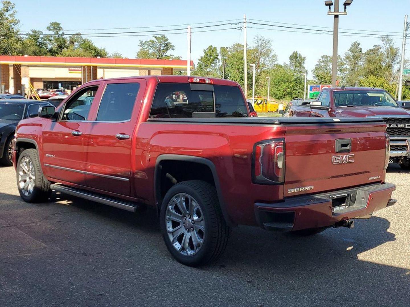 2018 Red Quartz Tintcoat /Jet Black GMC Sierra 1500 Denali Crew Cab Long Box 4WD (3GTU2PEJ9JG) with an 6.2L V8 OHV 16V engine, 6A transmission, located at 234 Columbia Ave, Battle Creek, MI, 49015, (269) 222-0088, 42.298264, -85.192543 - <b>Vehicle Details</b><br>Discover the power and luxury of the 2018 GMC Sierra 1500 Denali at our dealership. This pre-owned gem comes equipped with a robust V8, 6.2L engine and 4WD, ensuring you have the muscle and traction needed for any adventure or tough job. Step inside to experience true com - Photo#2