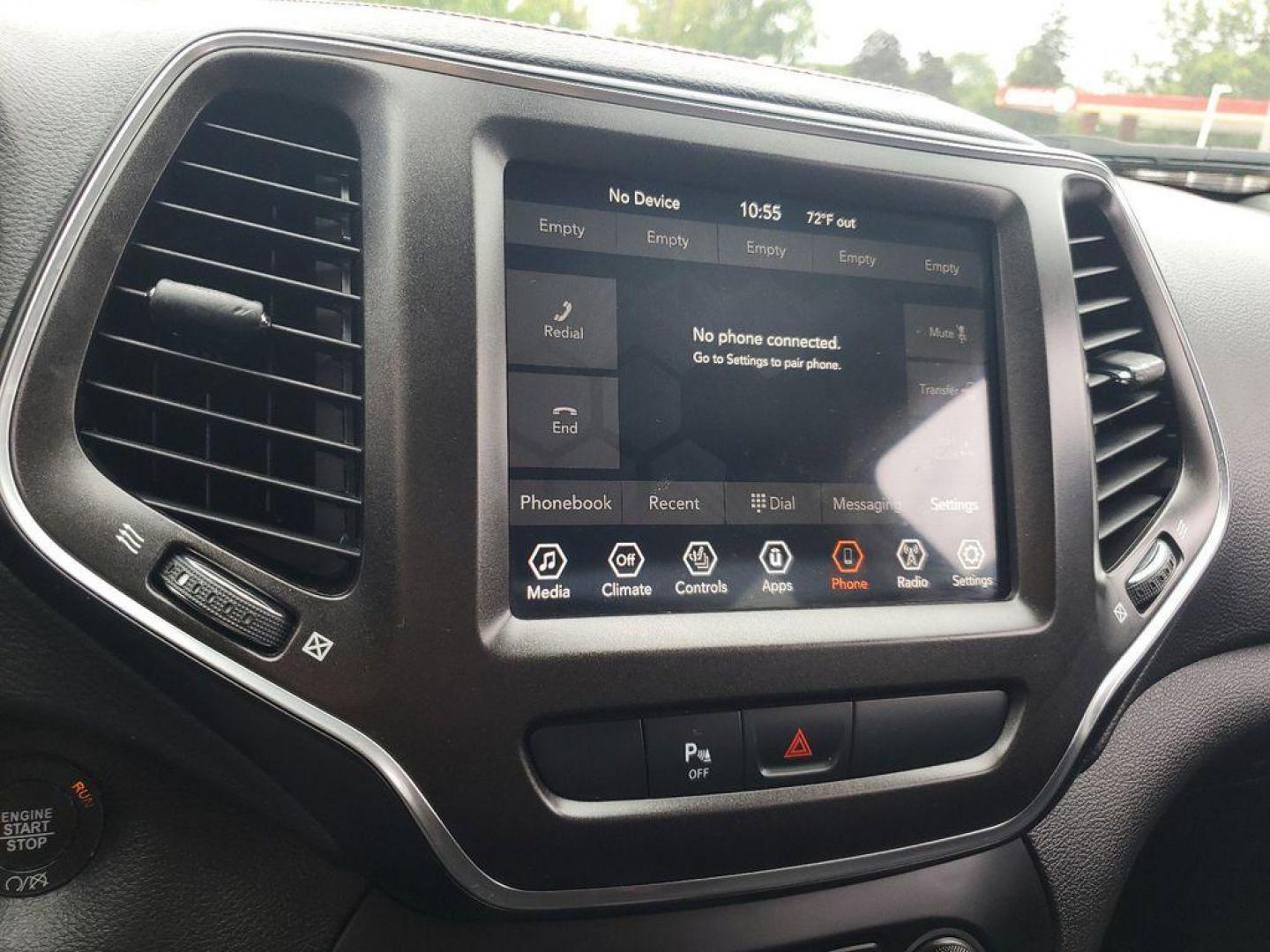 2019 Sting-Gray Clearcoat /Black Jeep Cherokee Trailhawk 4WD (1C4PJMBX3KD) with an 3.2L V6 DOHC 24V engine, 9A transmission, located at 234 Columbia Ave, Battle Creek, MI, 49015, (269) 222-0088, 42.298264, -85.192543 - <b>Vehicle Details</b><br>Introducing the 2019 Jeep Cherokee Trailhawk, a robust and versatile SUV designed to tackle both urban streets and rugged trails with ease. Equipped with a powerful V6, 3.2L engine and an advanced 4WD system, this vehicle delivers exceptional performance and reliability in - Photo#18