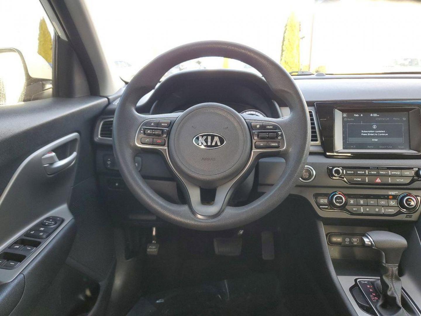 2019 Snow White Pearl /Charcoal Kia Niro LX (KNDCB3LCXK5) with an 1.6L L4 DOHC 16V HYBRID engine, 6A transmission, located at 6064 Gull Rd, Kalamazoo, MI, 49048, (269) 222-0088, 42.328388, -85.512924 - Introducing the 2019 Kia Niro LX, a versatile and efficient compact crossover that seamlessly blends performance with practicality. This model is equipped with a responsive 4-cylinder, 1.6L engine, delivering a balanced combination of power and fuel efficiency, ideal for both city driving and long-d - Photo#9