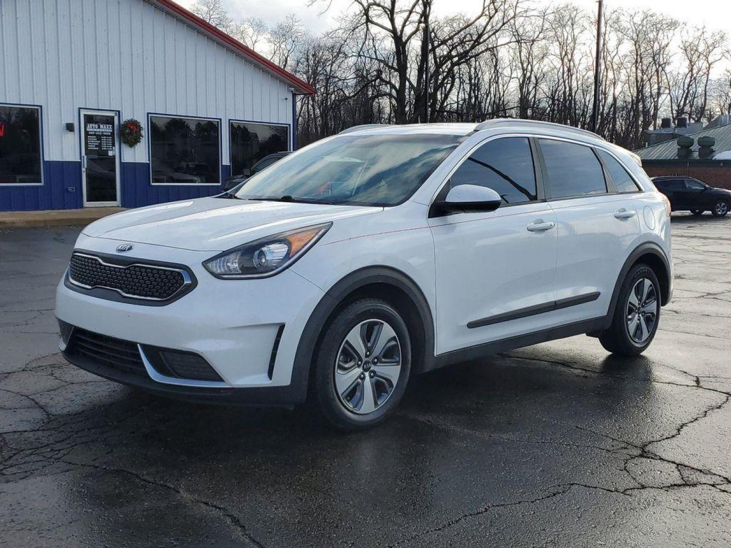 2019 Snow White Pearl /Charcoal Kia Niro LX (KNDCB3LCXK5) with an 1.6L L4 DOHC 16V HYBRID engine, 6A transmission, located at 6064 Gull Rd, Kalamazoo, MI, 49048, (269) 222-0088, 42.328388, -85.512924 - Introducing the 2019 Kia Niro LX, a versatile and efficient compact crossover that seamlessly blends performance with practicality. This model is equipped with a responsive 4-cylinder, 1.6L engine, delivering a balanced combination of power and fuel efficiency, ideal for both city driving and long-d - Photo#1