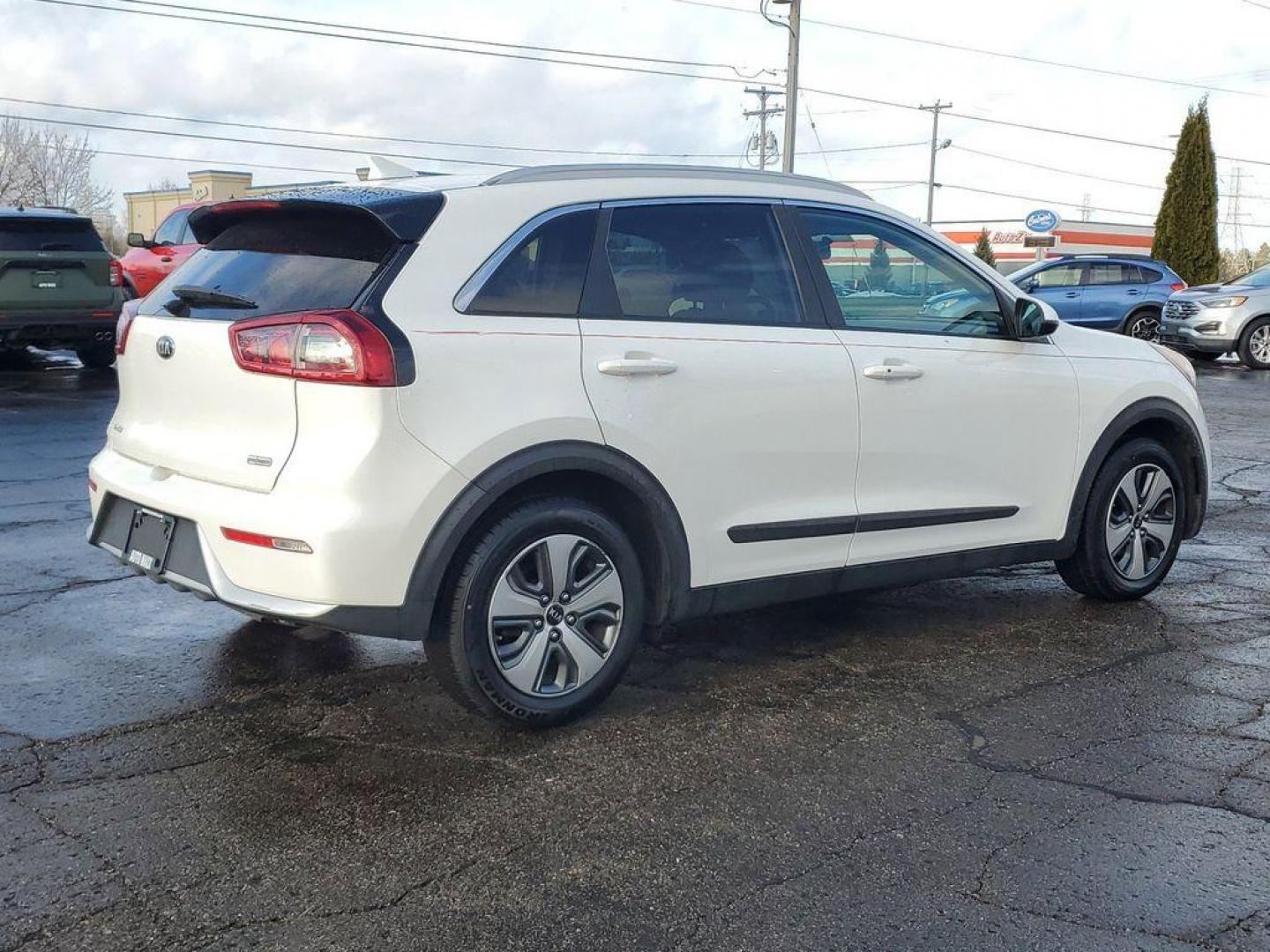 2019 Snow White Pearl /Charcoal Kia Niro LX (KNDCB3LCXK5) with an 1.6L L4 DOHC 16V HYBRID engine, 6A transmission, located at 6064 Gull Rd, Kalamazoo, MI, 49048, (269) 222-0088, 42.328388, -85.512924 - Introducing the 2019 Kia Niro LX, a versatile and efficient compact crossover that seamlessly blends performance with practicality. This model is equipped with a responsive 4-cylinder, 1.6L engine, delivering a balanced combination of power and fuel efficiency, ideal for both city driving and long-d - Photo#3