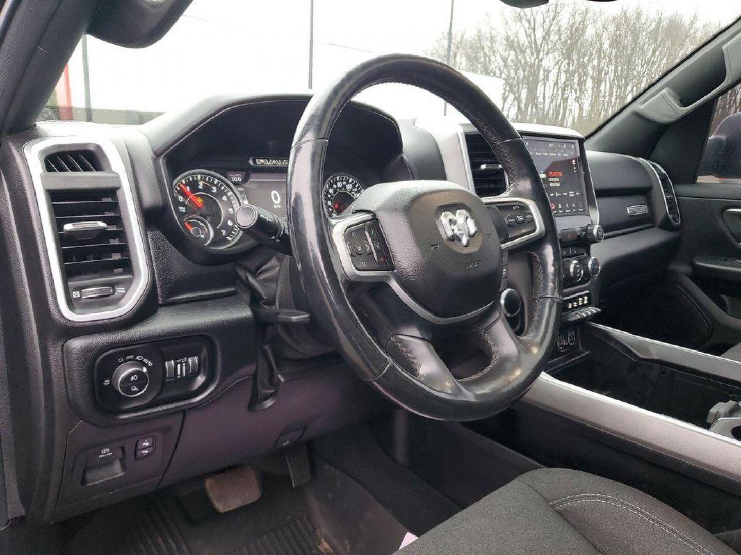 2019 Diamond Black Crystal Pearlcoat /Black RAM 1500 Big Horn Crew Cab SWB 4WD (1C6RRFFG7KN) with an 3.6L V6 DOHC 24V engine, 8A transmission, located at 6064 Gull Rd, Kalamazoo, MI, 49048, (269) 222-0088, 42.328388, -85.512924 - <b>Summary</b><br>Power Moonroof<br><br><b>Vehicle Details</b><br>Step into the driver's seat of power and sophistication with this pristine 2019 Ram 1500 Big Horn/Lone Star! This exceptional truck, boasting an incredible 0 miles, is ready to redefine your driving experience with its robust 4WD and - Photo#16