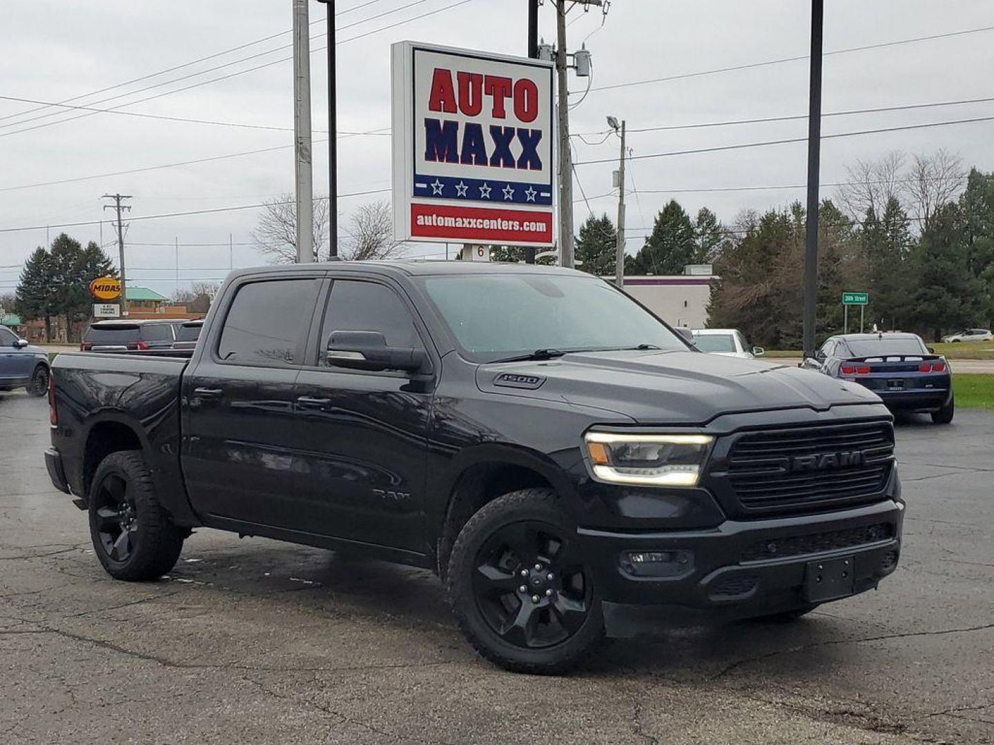 2019 Diamond Black Crystal Pearlcoat /Black RAM 1500 Big Horn Crew Cab SWB 4WD (1C6RRFFG7KN) with an 3.6L V6 DOHC 24V engine, 8A transmission, located at 6064 Gull Rd, Kalamazoo, MI, 49048, (269) 222-0088, 42.328388, -85.512924 - <b>Summary</b><br>Power Moonroof<br><br><b>Vehicle Details</b><br>Step into the driver's seat of power and sophistication with this pristine 2019 Ram 1500 Big Horn/Lone Star! This exceptional truck, boasting an incredible 0 miles, is ready to redefine your driving experience with its robust 4WD and - Photo#0