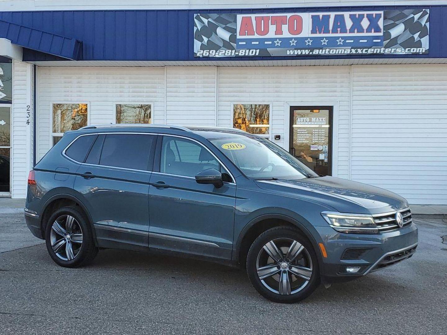 2019 GRAY Volkswagen Tiguan SEL Premium 4Motion (3VV4B7AX6KM) with an 2.0L L4 DOHC 16V TURBO engine, 8A transmission, located at 6064 Gull Rd, Kalamazoo, MI, 49048, (269) 222-0088, 42.328388, -85.512924 - Discover exceptional value and performance with this 2019 Volkswagen Tiguan SEL Premium 4Motion, now available at our dealership. This sophisticated SUV combines style, comfort, and advanced technology, making it the perfect choice for families and adventurers alike.<br><br>Equipped with a reliable - Photo#0