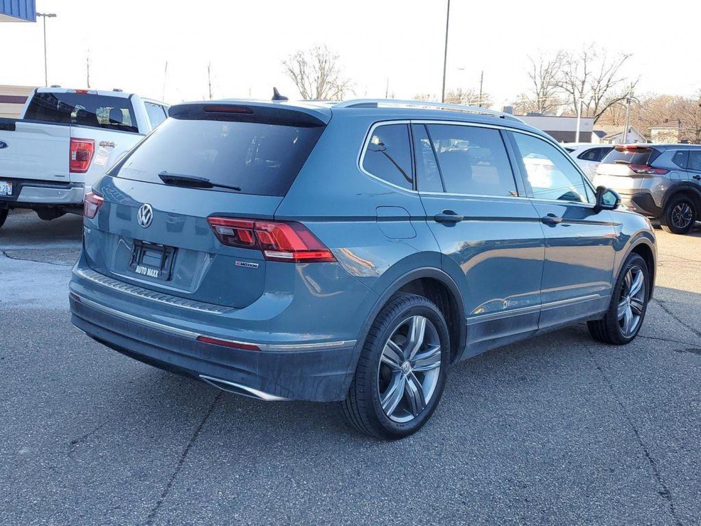 2019 GRAY Volkswagen Tiguan SEL Premium 4Motion (3VV4B7AX6KM) with an 2.0L L4 DOHC 16V TURBO engine, 8A transmission, located at 6064 Gull Rd, Kalamazoo, MI, 49048, (269) 222-0088, 42.328388, -85.512924 - Discover exceptional value and performance with this 2019 Volkswagen Tiguan SEL Premium 4Motion, now available at our dealership. This sophisticated SUV combines style, comfort, and advanced technology, making it the perfect choice for families and adventurers alike.<br><br>Equipped with a reliable - Photo#1