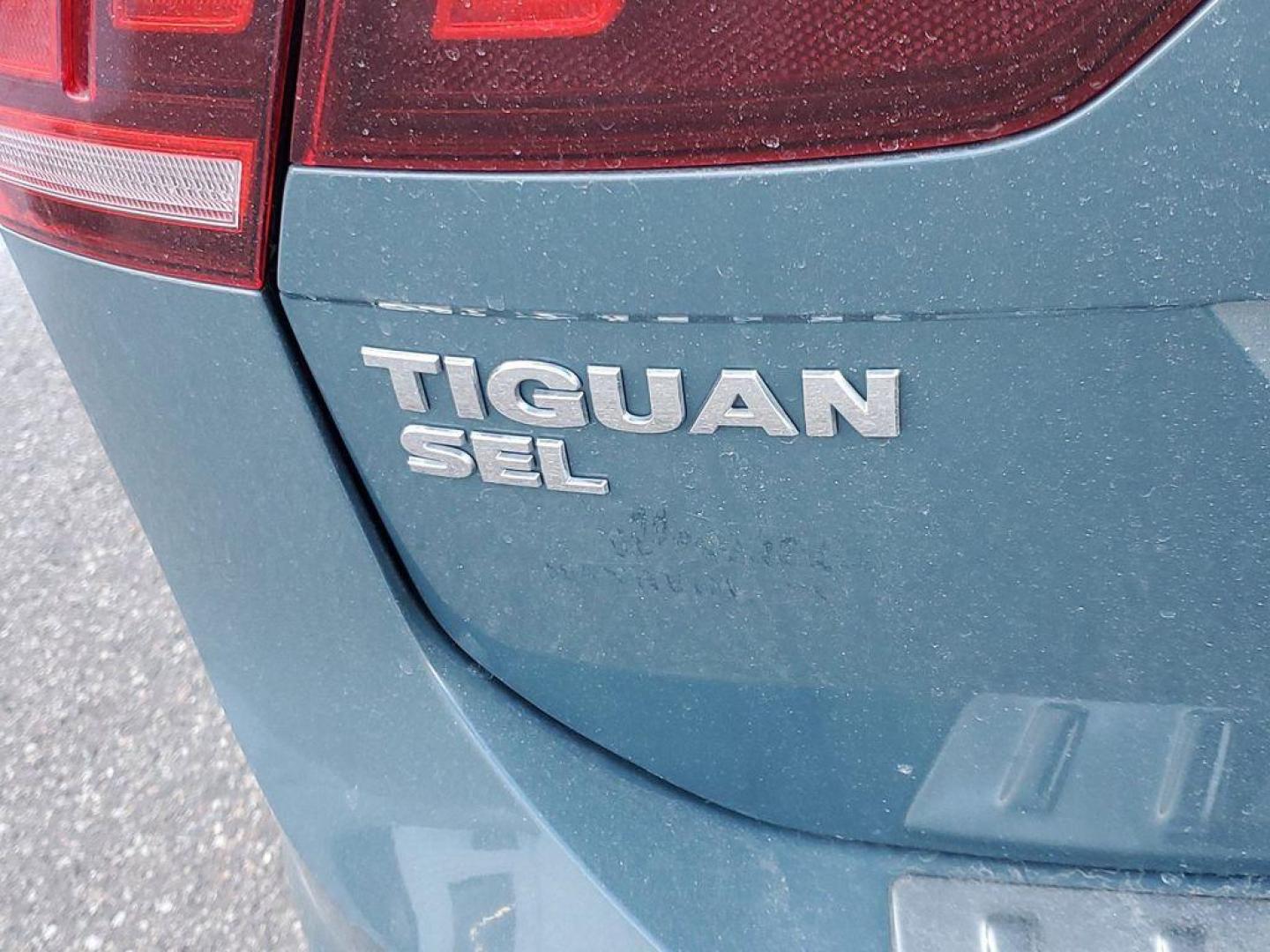 2019 GRAY Volkswagen Tiguan SEL Premium 4Motion (3VV4B7AX6KM) with an 2.0L L4 DOHC 16V TURBO engine, 8A transmission, located at 6064 Gull Rd, Kalamazoo, MI, 49048, (269) 222-0088, 42.328388, -85.512924 - Discover exceptional value and performance with this 2019 Volkswagen Tiguan SEL Premium 4Motion, now available at our dealership. This sophisticated SUV combines style, comfort, and advanced technology, making it the perfect choice for families and adventurers alike.<br><br>Equipped with a reliable - Photo#31