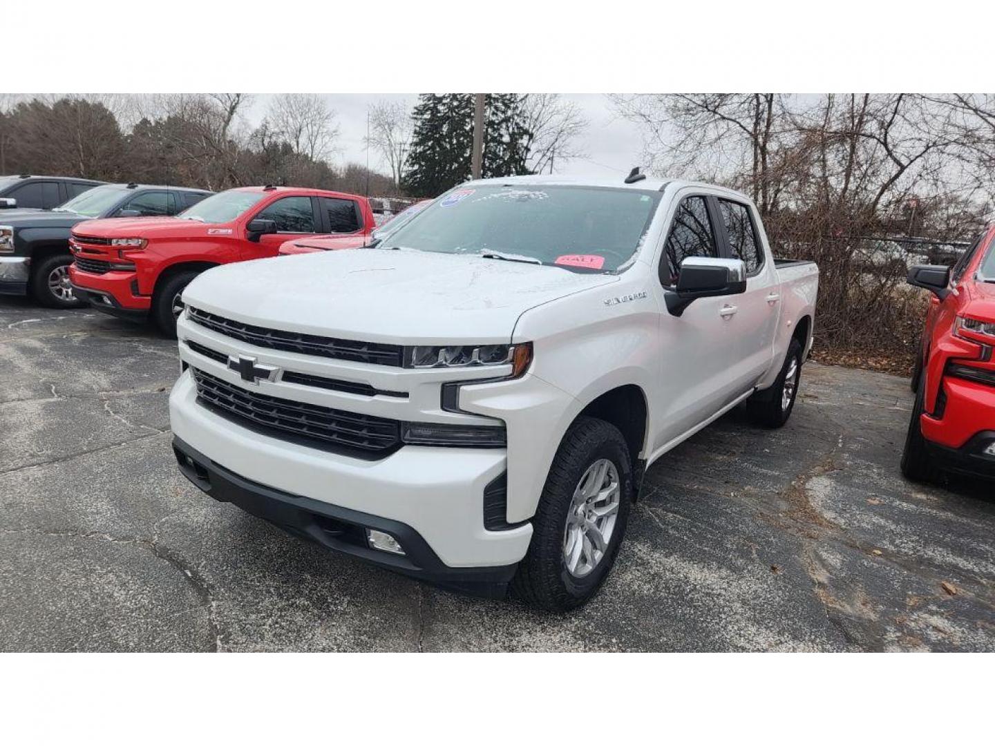 2020 Iridescent Pearl Tricoat /Jet Black Chevrolet Silverado 1500 RST Crew Cab 4WD (1GCPYEEK9LZ) with an 2.7L L4 DOHC 16V TURBO engine, 6A transmission, located at 6064 Gull Rd, Kalamazoo, MI, 49048, (269) 222-0088, 42.328388, -85.512924 - Introducing the 2020 Chevrolet Silverado 1500 RST, a robust and versatile pickup truck designed to tackle any challenge with ease. This model comes equipped with a powerful 4-cylinder, 2.7L engine, offering a perfect balance of performance and efficiency. The 4WD capability ensures exceptional handl - Photo#0