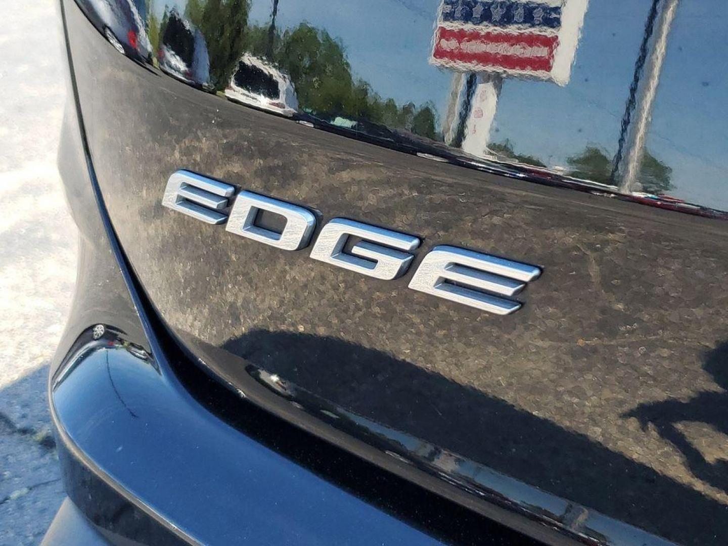 2020 Agate Black /Ebony Ford Edge SEL AWD (2FMPK4J9XLB) with an 2.0L L4 DOHC 16V engine, 6A transmission, located at 6064 Gull Rd, Kalamazoo, MI, 49048, (269) 222-0088, 42.328388, -85.512924 - Discover the perfect blend of performance, comfort, and advanced technology in the 2020 Ford Edge SEL, equipped with an efficient L4, 2.0L engine and All-Wheel Drive (AWD) system. This reliable midsize SUV offers a robust driving experience, ideal for both city commutes and adventurous getaways.<br> - Photo#5