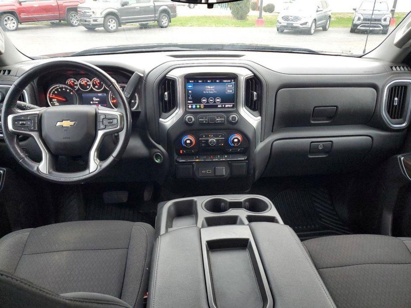 2021 Black /Jet Black Chevrolet Silverado 1500 LT Crew Cab Long Box 2WD (3GCPYJEK1MG) with an 2.7L L4 DOHC 16V TURBO engine, 6A transmission, located at 6064 Gull Rd, Kalamazoo, MI, 49048, (269) 222-0088, 42.328388, -85.512924 - Get ready to elevate your driving experience with this exceptional 2021 Chevrolet Silverado 1500 LT 4WD! This powerhouse of a truck combines rugged capability with modern sophistication, making it the perfect choice for both work and play. Under the hood, you'll find a dynamic 4-cylinder, 2.7L turbo - Photo#10