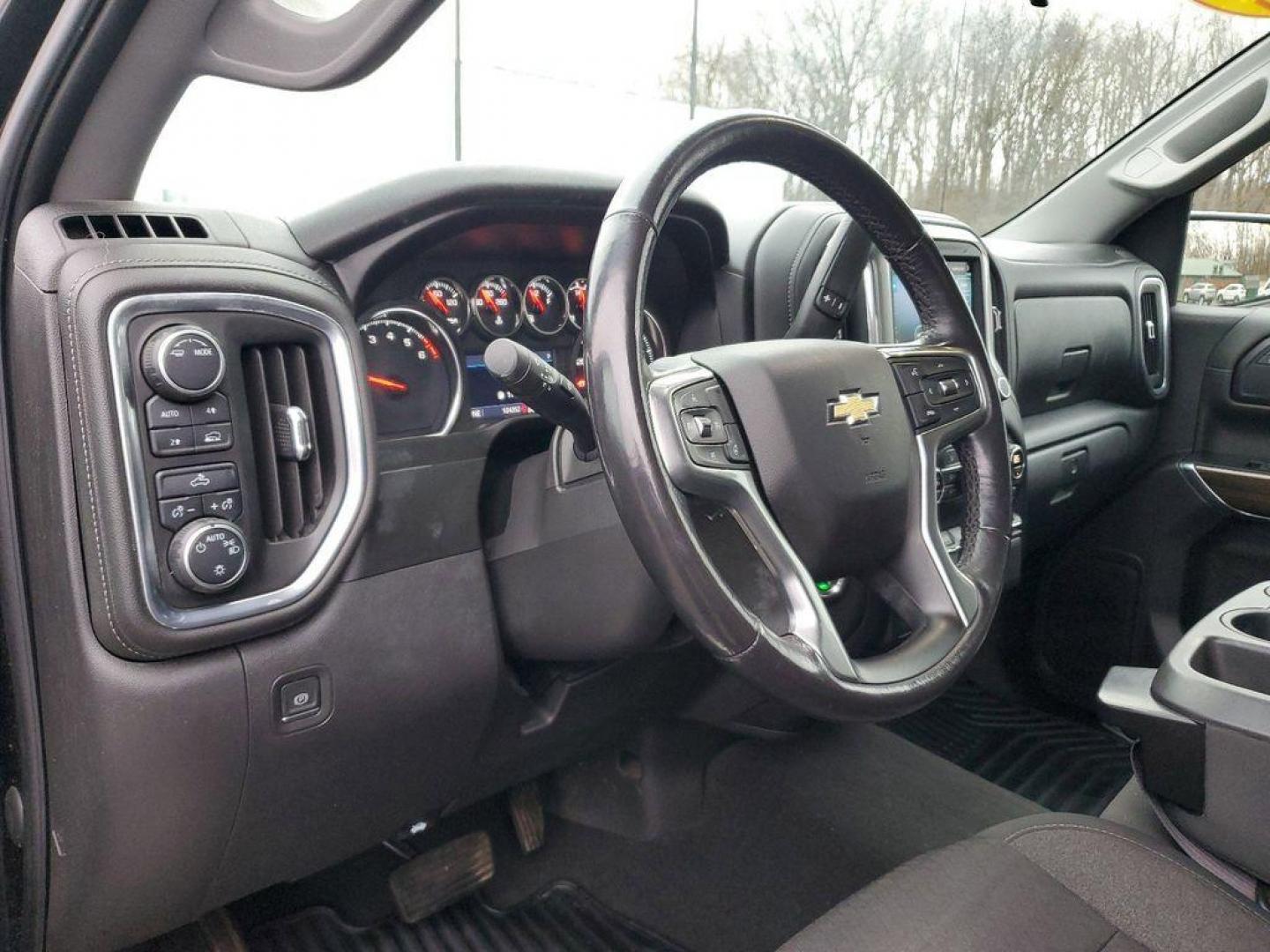 2021 Black /Jet Black Chevrolet Silverado 1500 LT Crew Cab Long Box 2WD (3GCPYJEK1MG) with an 2.7L L4 DOHC 16V TURBO engine, 6A transmission, located at 6064 Gull Rd, Kalamazoo, MI, 49048, (269) 222-0088, 42.328388, -85.512924 - Get ready to elevate your driving experience with this exceptional 2021 Chevrolet Silverado 1500 LT 4WD! This powerhouse of a truck combines rugged capability with modern sophistication, making it the perfect choice for both work and play. Under the hood, you'll find a dynamic 4-cylinder, 2.7L turbo - Photo#18