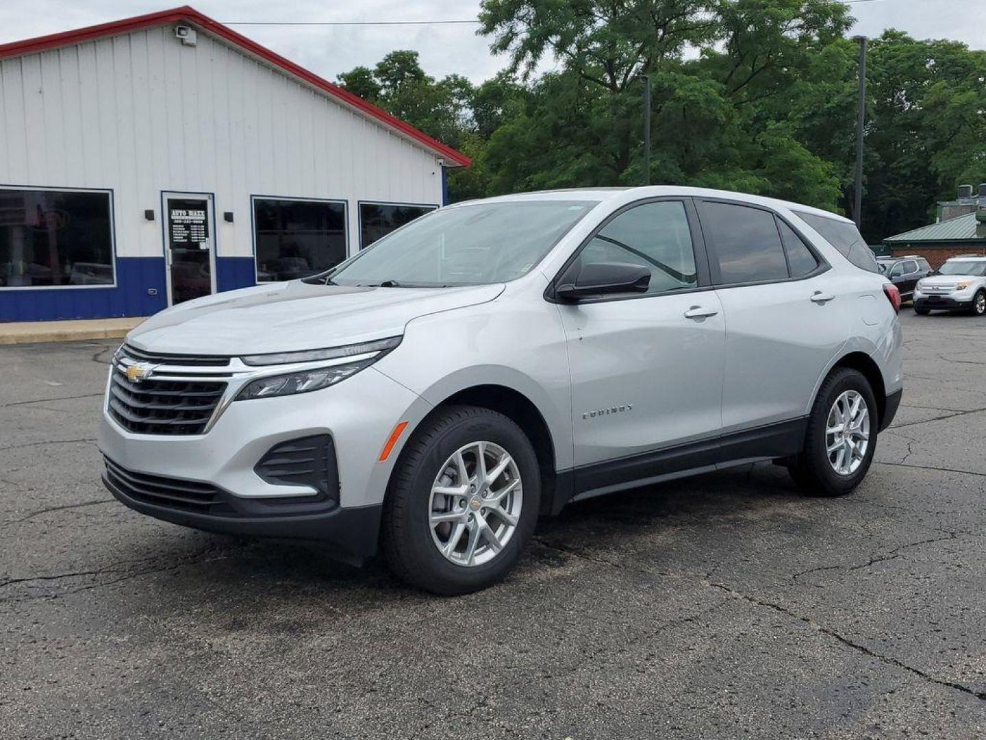 2022 Silver Ice Metallic /Medium Ash Gray Chevrolet Equinox LS 1.5 AWD (3GNAXSEV4NS) with an 1.5L L4 DOHC 16V TURBO engine, 6A transmission, located at 6064 Gull Rd, Kalamazoo, MI, 49048, (269) 222-0088, 42.328388, -85.512924 - <b>Vehicle Details</b><br>For sale at our dealership: a well-maintained 2022 Chevrolet Equinox LS with AWD, equipped with a robust L4, 1.5L engine. This versatile SUV is perfect for those seeking reliability and modern features in a pre-owned vehicle. It comes certified as a CARFAX 1-Owner, ensuring - Photo#1