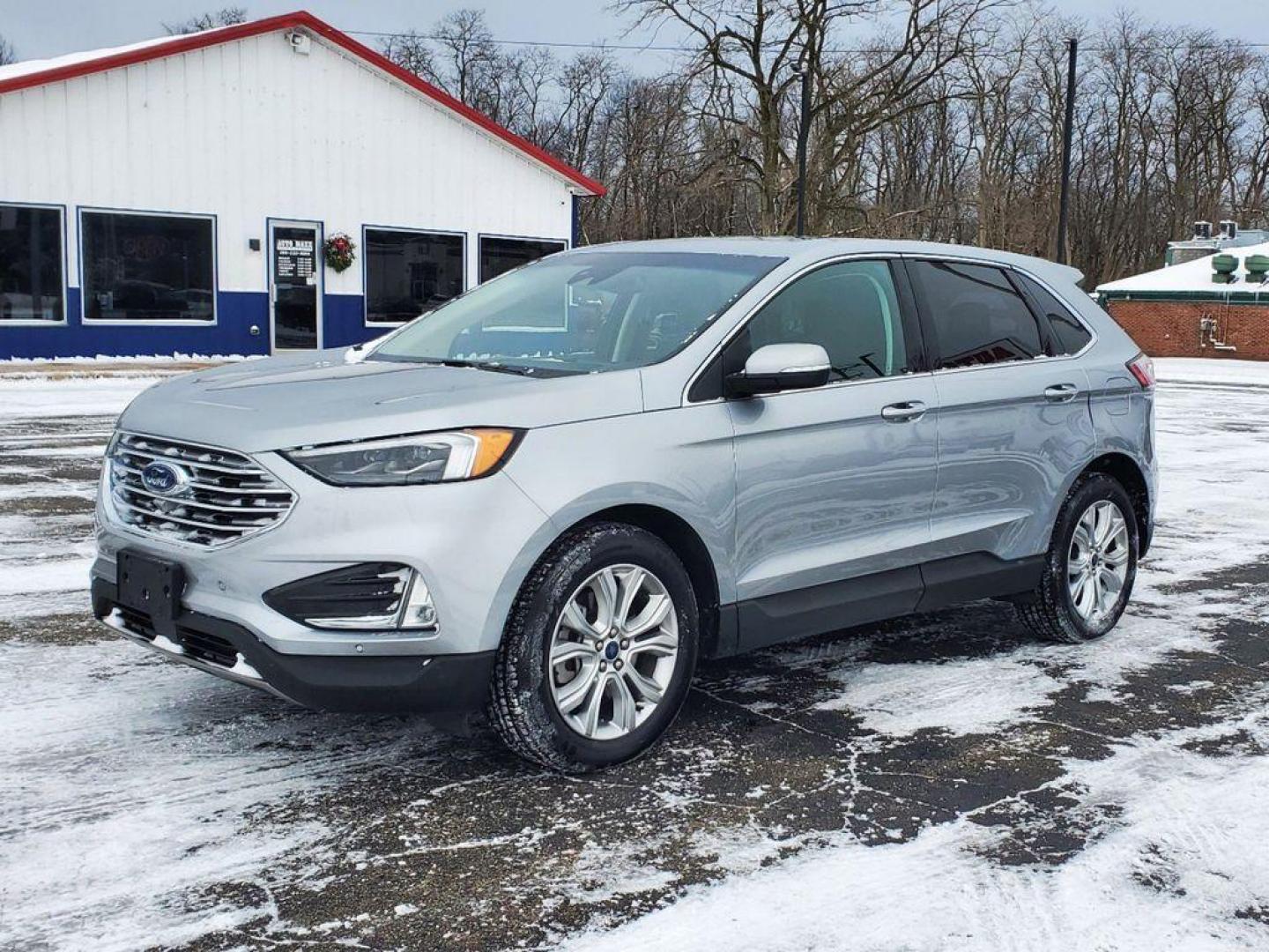 2022 Iconic Silver Metallic /Ebony Ford Edge Titanium AWD (2FMPK4K97NB) with an 2.0L L4 DOHC 16V engine, 6A transmission, located at 6064 Gull Rd, Kalamazoo, MI, 49048, (269) 222-0088, 42.328388, -85.512924 - <b>Vehicle Details</b><br>Discover the perfect blend of sophistication, power, and advanced technology with this stunning 2022 Ford Edge Titanium AWD. This remarkable SUV is designed to elevate every drive with its sleek exterior and luxurious interior, offering a harmonious balance of style and fun - Photo#1