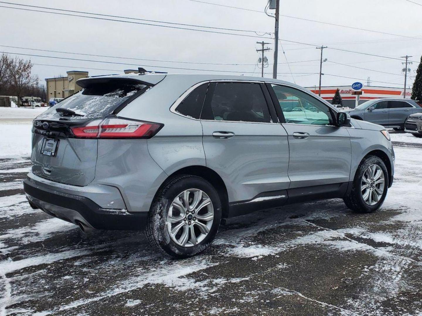 2022 Iconic Silver Metallic /Ebony Ford Edge Titanium AWD (2FMPK4K97NB) with an 2.0L L4 DOHC 16V engine, 6A transmission, located at 6064 Gull Rd, Kalamazoo, MI, 49048, (269) 222-0088, 42.328388, -85.512924 - <b>Vehicle Details</b><br>Discover the perfect blend of sophistication, power, and advanced technology with this stunning 2022 Ford Edge Titanium AWD. This remarkable SUV is designed to elevate every drive with its sleek exterior and luxurious interior, offering a harmonious balance of style and fun - Photo#3