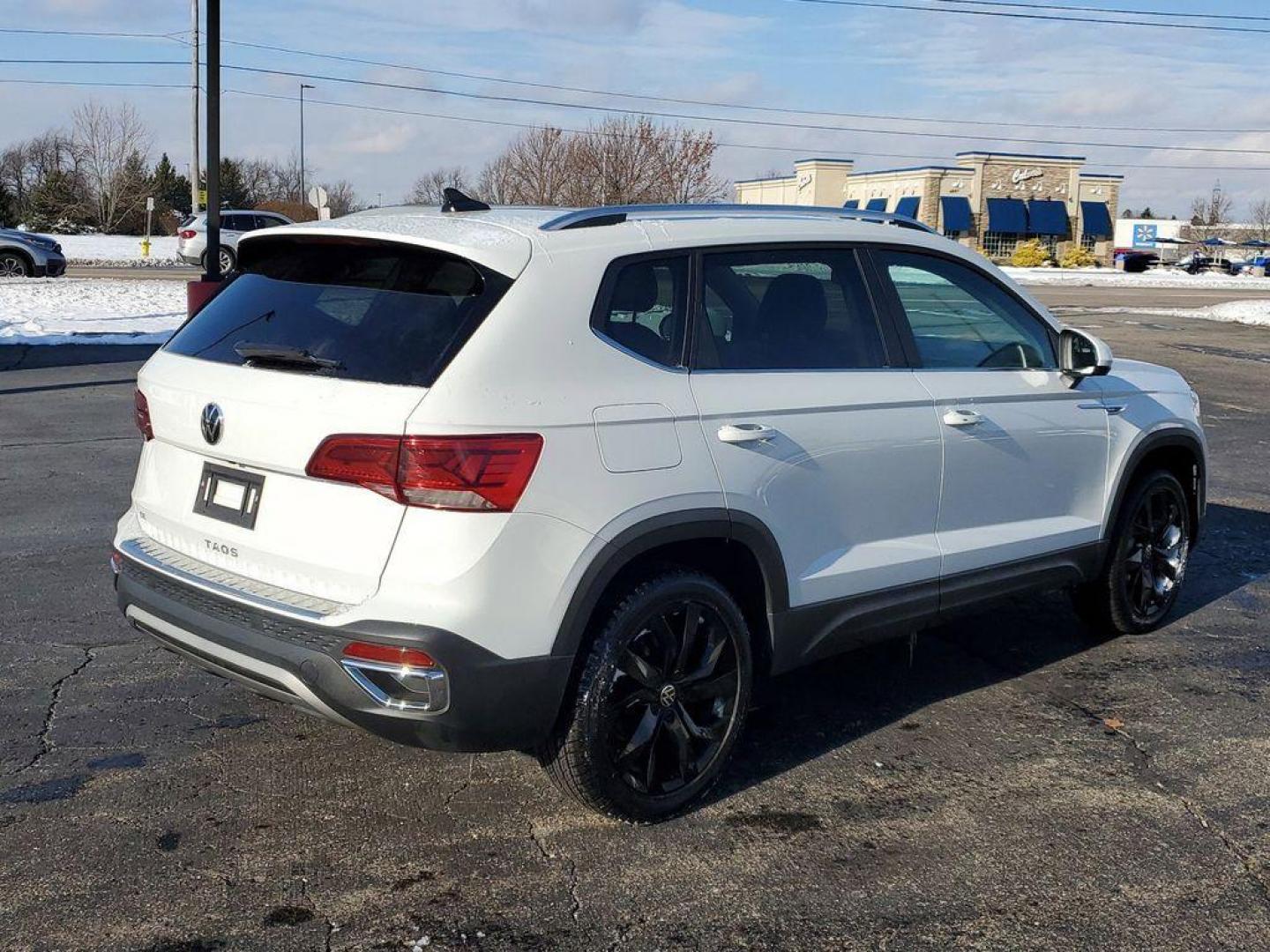 2022 Pure White /Black Volkswagen Taos SE (3VVTX7B29NM) with an 1.5L L4 SFI DOHC 16V engine, 8-speed automatic transmission, located at 6064 Gull Rd, Kalamazoo, MI, 49048, (269) 222-0088, 42.328388, -85.512924 - This 2022 Volkswagen Taos has automated speed control that adjusts to maintain a safe following distance, enhancing highway driving convenience. This unit comes equipped with Android Auto for seamless smartphone integration on the road. Apple CarPlay: Seamless smartphone integration for this small s - Photo#1