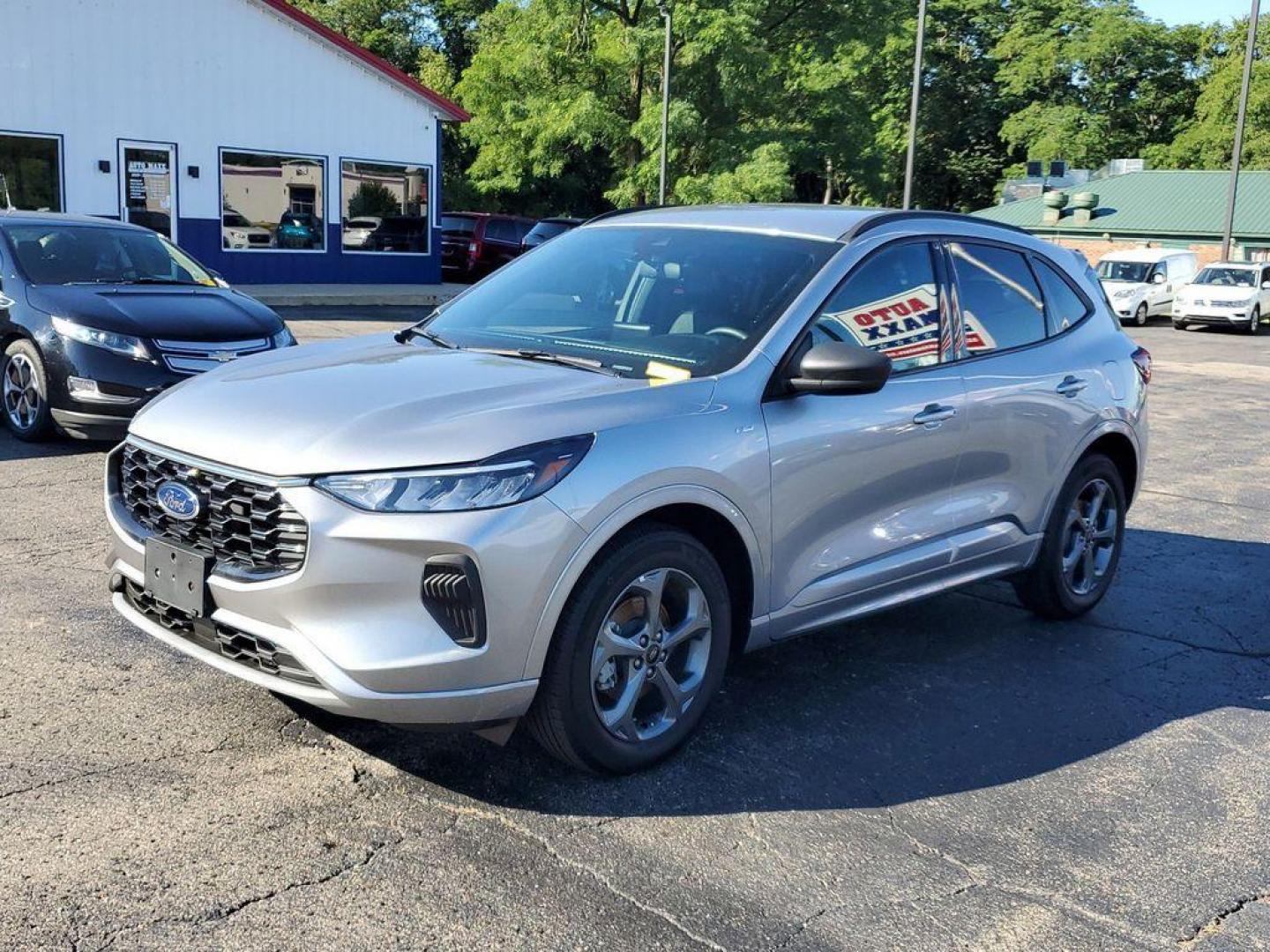 2023 Iconic Silver Metallic /Ebony Ford Escape ST-Line AWD (1FMCU9MN5PU) with an 1.5L L3 engine, 8A transmission, located at 234 Columbia Ave, Battle Creek, MI, 49015, (269) 222-0088, 42.298264, -85.192543 - <b>Vehicle Details</b><br>Looking for a reliable and stylish SUV? Check out this 2023 Ford Escape ST Line with only 24,006 miles, available now at our dealership. This well-maintained vehicle comes with a CARFAX 1-Owner report, ensuring you are getting a quality car with a clean history. Equipped w - Photo#3