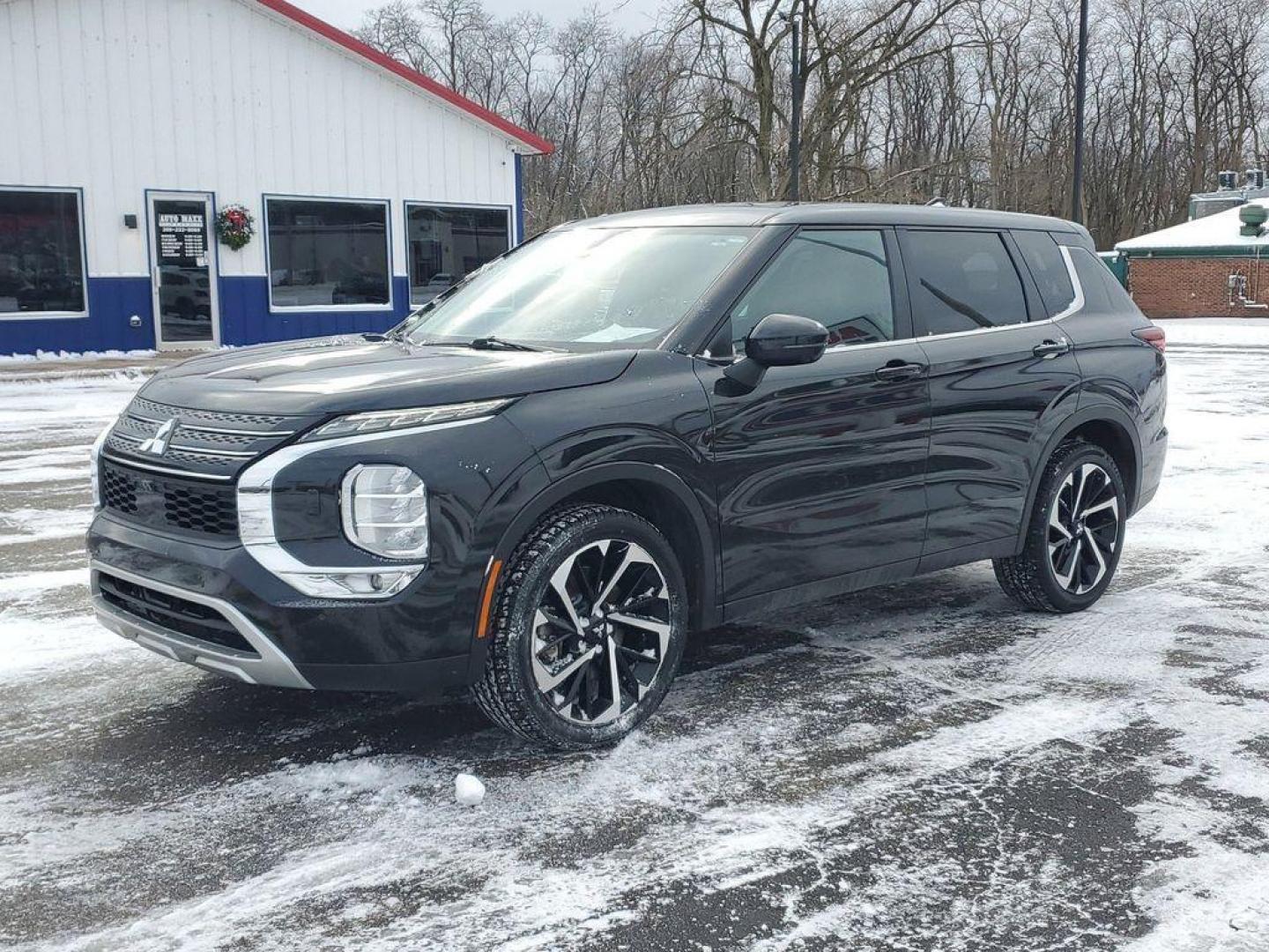 2023 Black Diamond /Black Mitsubishi Outlander SE 4WD (JA4J4UA81PZ) with an 2.4L L4 DOHC 16V engine, CVT transmission, located at 6064 Gull Rd, Kalamazoo, MI, 49048, (269) 222-0088, 42.328388, -85.512924 - Carry lots of cargo while your passengers are comfortable. The Mitsubishi Outlander has automated speed control that adjusts to maintain a safe following distance, enhancing highway driving convenience. This model is equipped with all wheel drive. This unit comes equipped with Android Auto for seaml - Photo#1